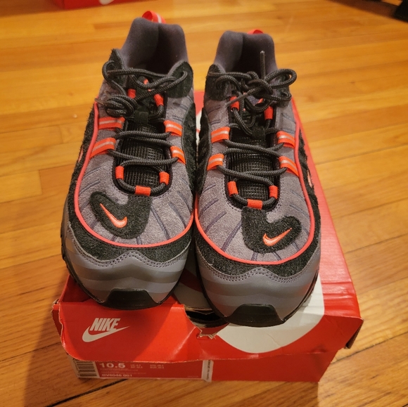 Sneakers - Picture 5 of 11